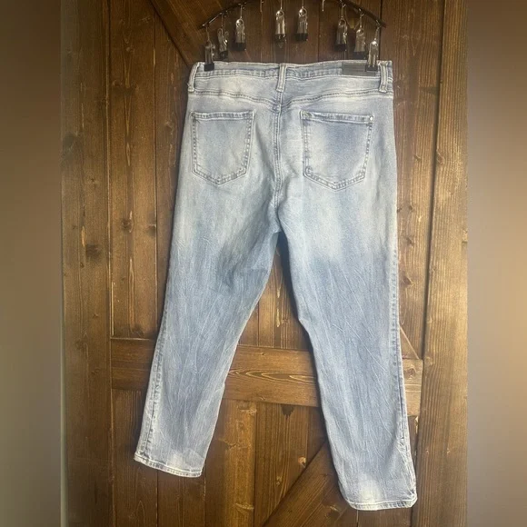 DKNY•SOHO Skinny•SIZE 8•slight distressing•Pre-Loved•good condition (13) - Picture 2 of 11